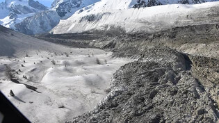 Nach dem Bergsturz am Piz Scerscen im Engadin türmt sich im Val Rosegg das abgestürzte Gestein auf einer Länge von über fünf Kilometern.