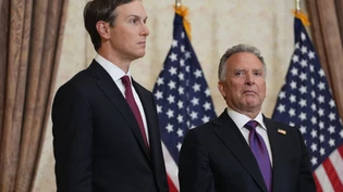 ARCHIV - Jared Kushner (l) und Steve Witkoff, Sondergesandter für Friedensmissionen, hören zu, während US-Vizepräsident Vance während einer Pressekonferenz nach einem Treffen mit Vertretern aus Pakistan und Iran spricht. Foto: Jacquelyn Martin/POOL AP/dpa ARCHIV - Jared Kushner (l) und Steve Witkoff, Sondergesandter für Friedensmissionen, hören zu, während US-Vizepräsident Vance während einer Pressekonferenz nach einem Treffen mit Vertretern aus Pakistan und Iran spricht. Foto: Jacquelyn Martin/POOL AP/dpa
