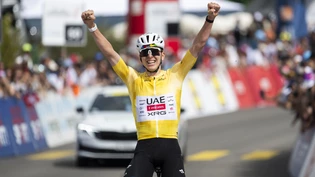 Leader Tadej Pogacar jubelt in Charmey über seinen dritten Tagessieg bei dieser Tour de Romandie Leader Tadej Pogacar jubelt in Charmey über seinen dritten Tagessieg bei dieser Tour de Romandie